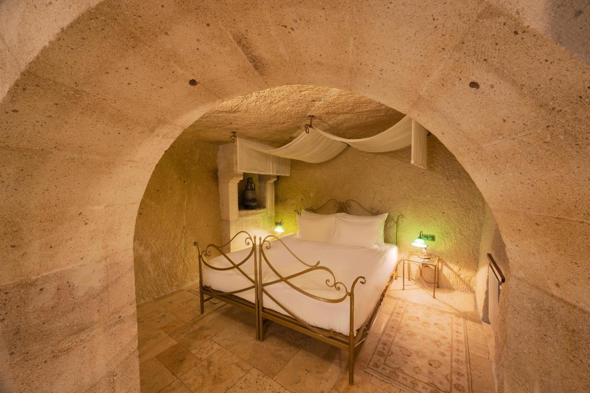 Tafoni Houses Cave Hotel Ортахисар Экстерьер фото