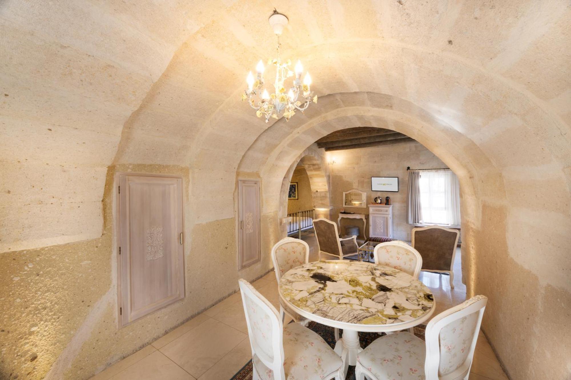 Tafoni Houses Cave Hotel Ортахисар Экстерьер фото
